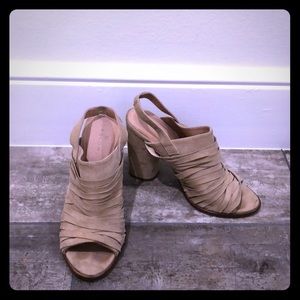 Caslon children’s wedges